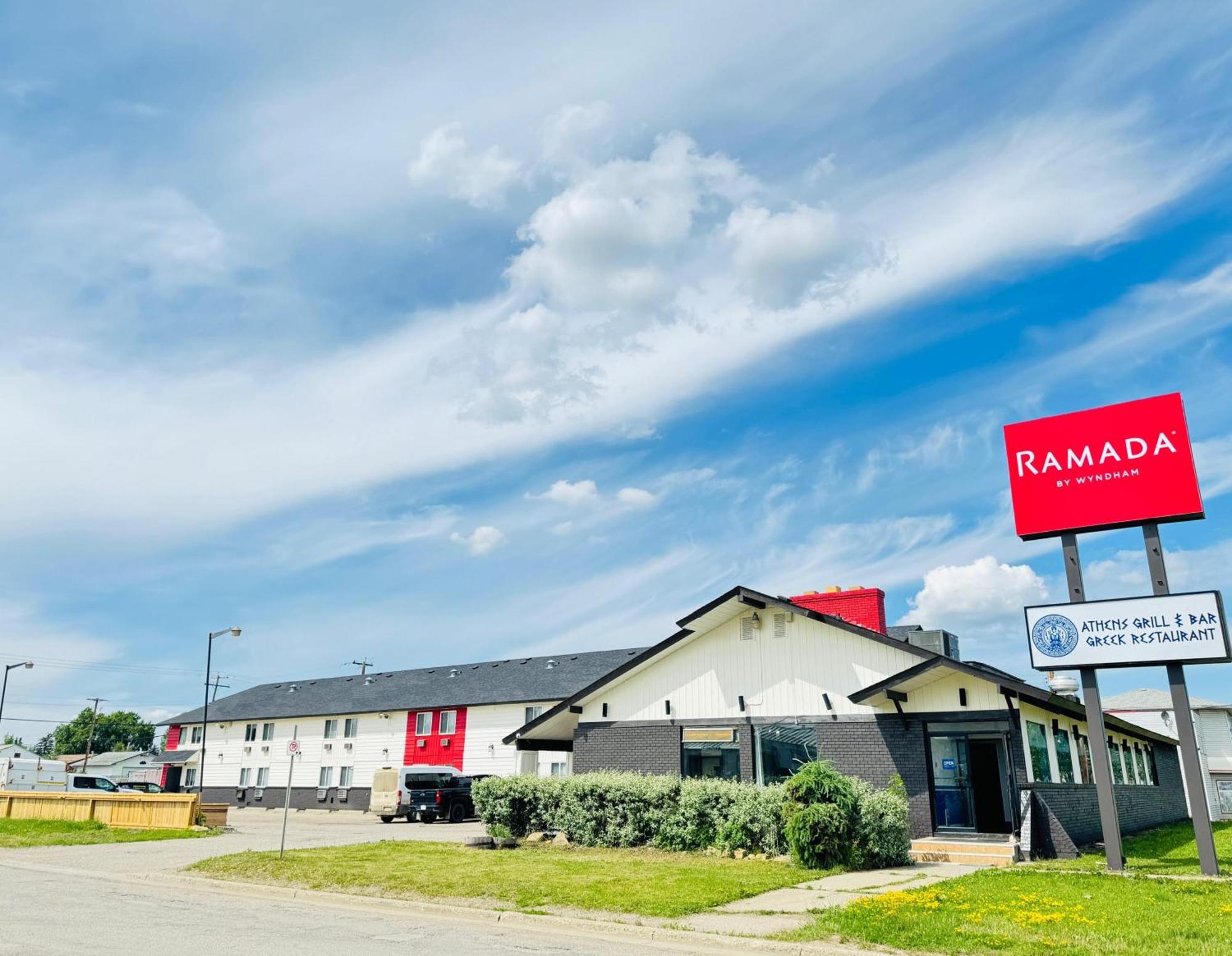 Готель Ramada By Wyndham Довсон-Крік Екстер'єр фото